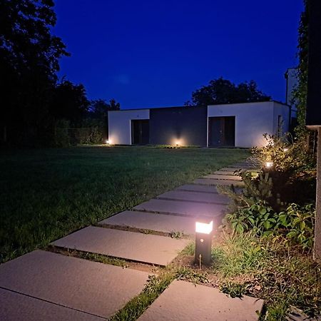 Vila Vekose - Apartman S Terasou A Zahradou Hradec Králové 外观 照片