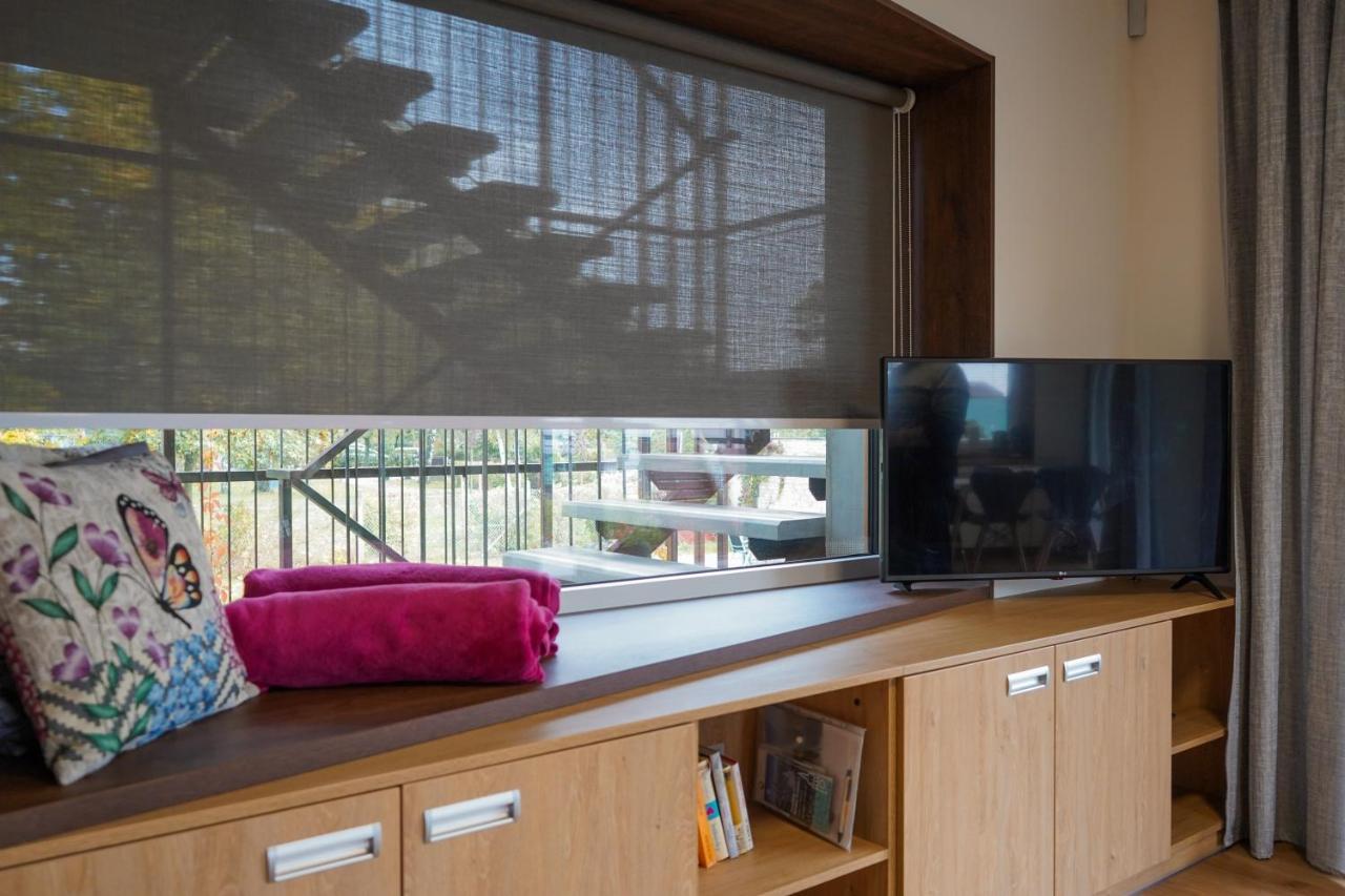Vila Vekose - Apartman S Terasou A Zahradou Hradec Králové 外观 照片
