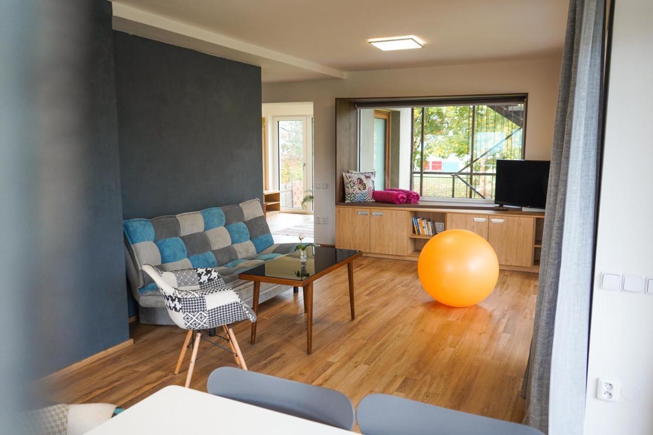 Vila Vekose - Apartman S Terasou A Zahradou Hradec Králové 外观 照片