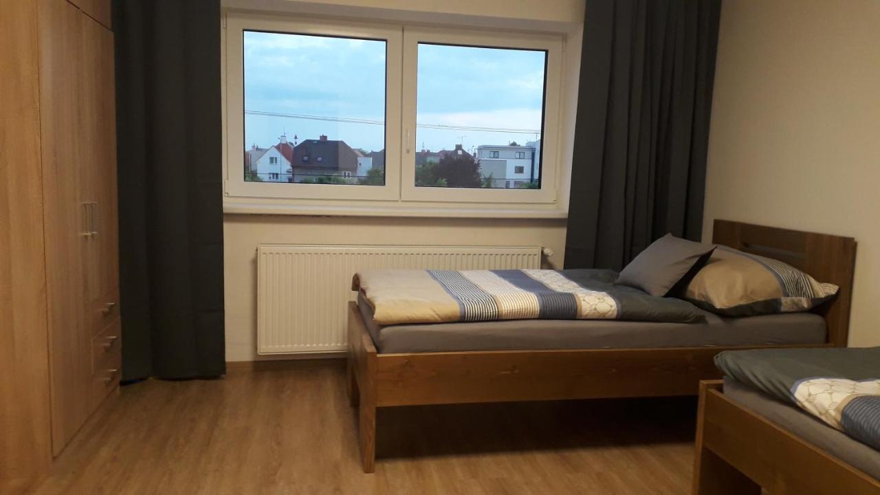 Vila Vekose - Apartman S Terasou A Zahradou Hradec Králové 外观 照片
