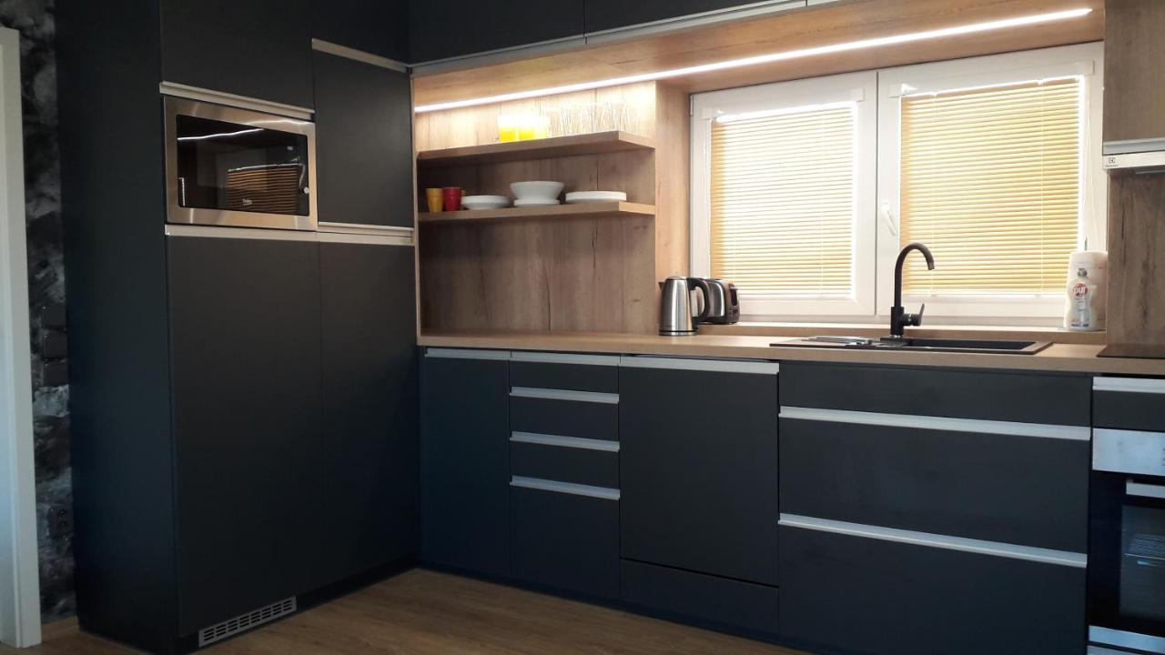 Vila Vekose - Apartman S Terasou A Zahradou Hradec Králové 外观 照片