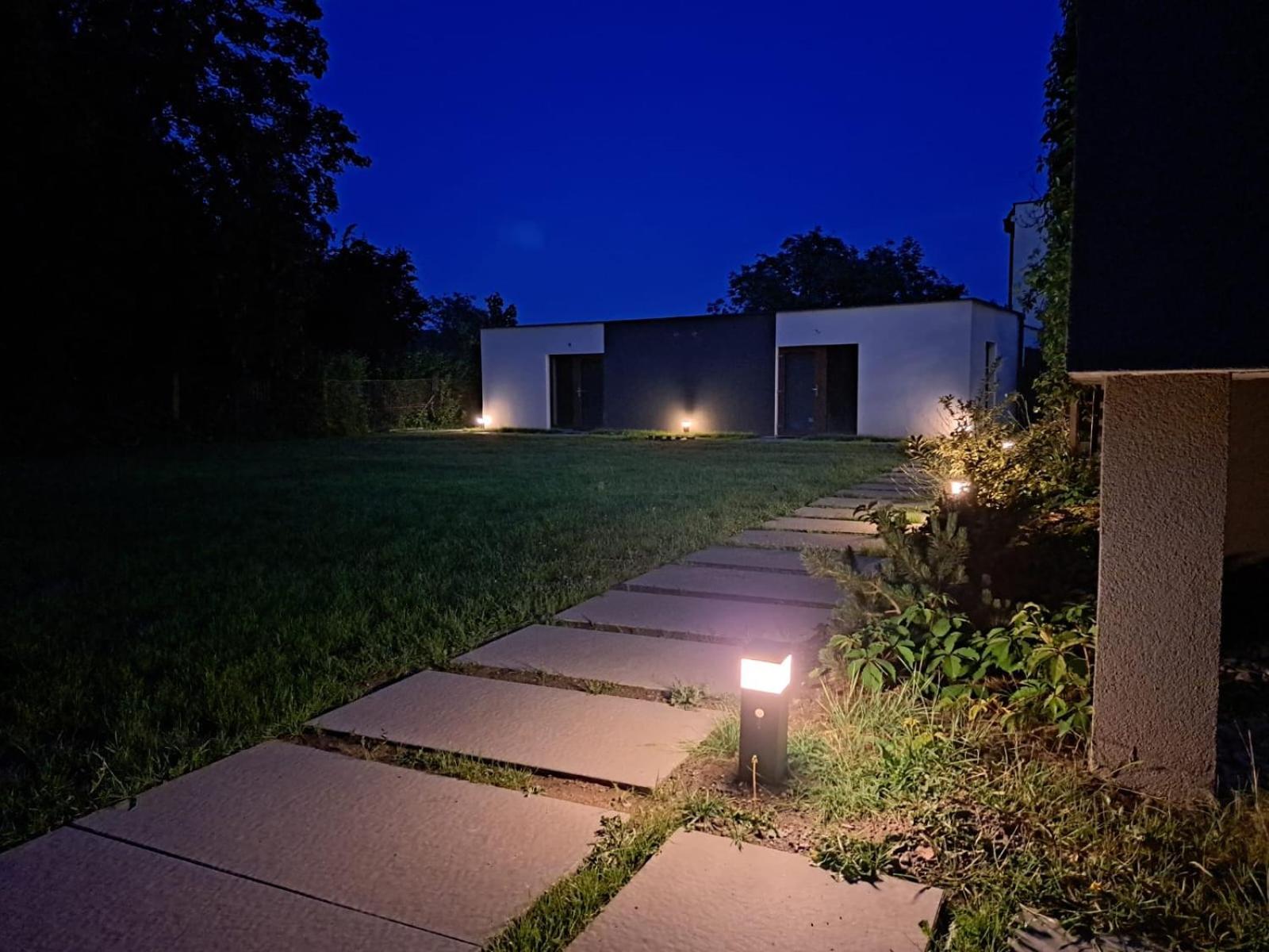 Vila Vekose - Apartman S Terasou A Zahradou Hradec Králové 外观 照片